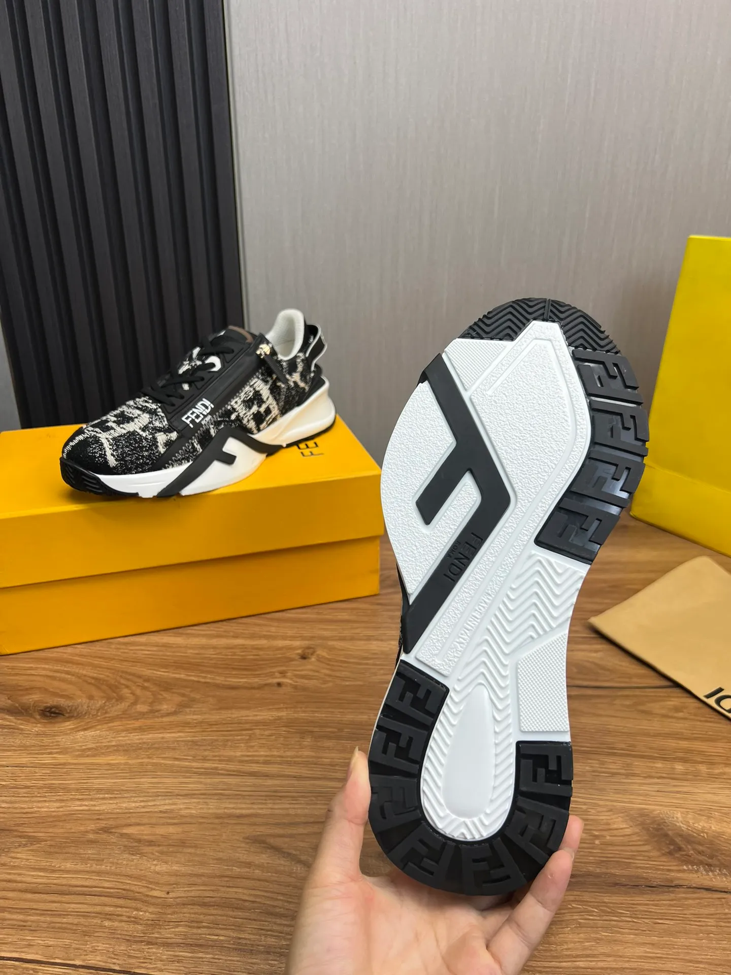 Men's shoes 💰500💰 Fendi [Fendi] hot style is on the market 🔥Fashionable casual men's shoes 🔱 Made of original brand fly knit fabric. Original cowhide + breathable mesh lining + sheepskin feet. Perfect shape and top quality, you deserve it 🔜Original rubber outsole, ultra-light, non-slip and wear-resistant 👣 Standard size 38-44